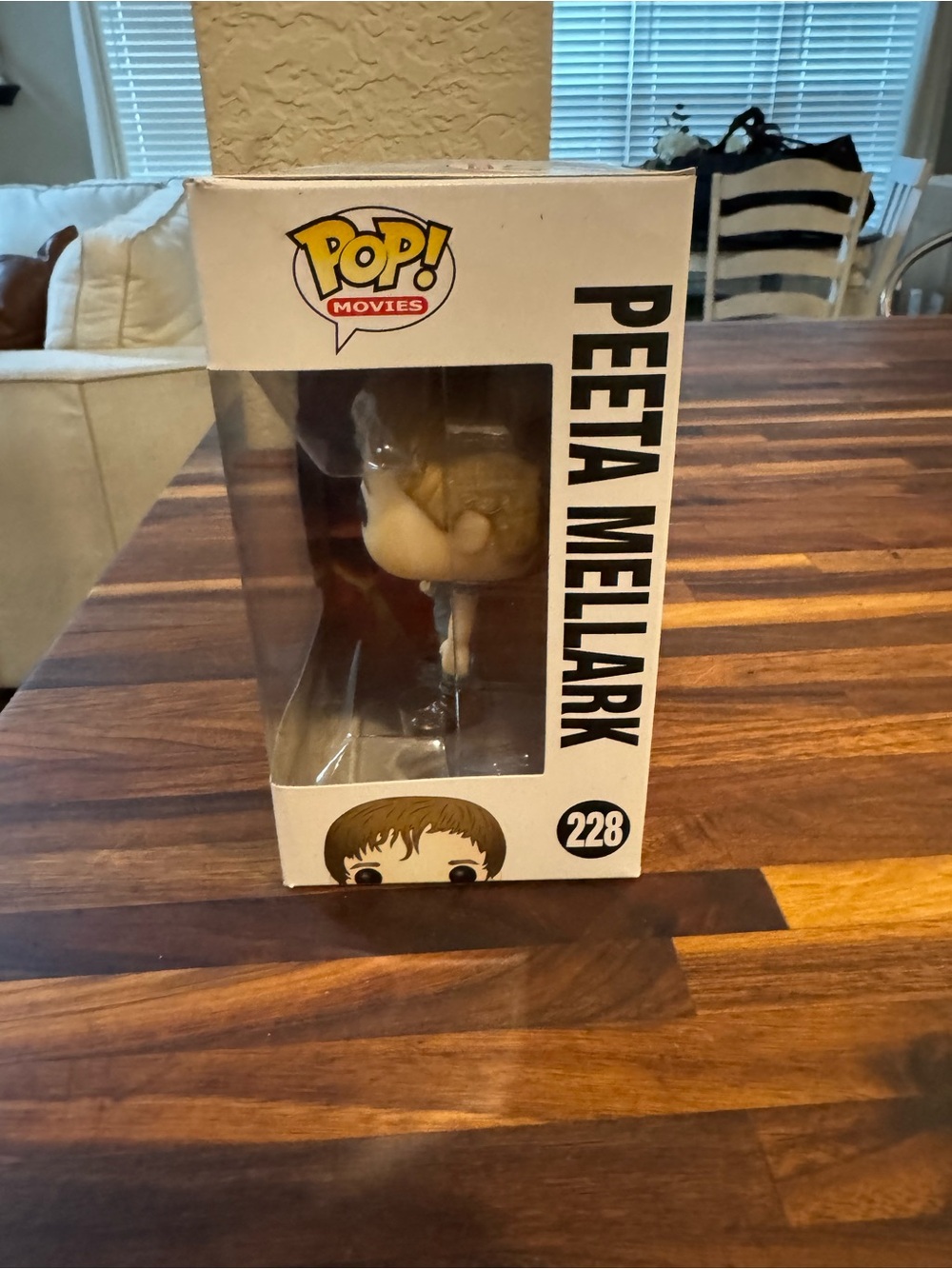 Funko Pop! Movies Peeta Mellark Vinyl Figure - Brown Hair, Green Outfit - Picture 6 of 9